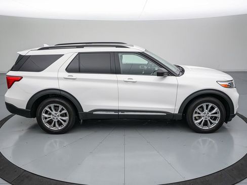 Used 2021 Ford Explorer XLT w/ Equipment Group 202A AWD/4WD image 4