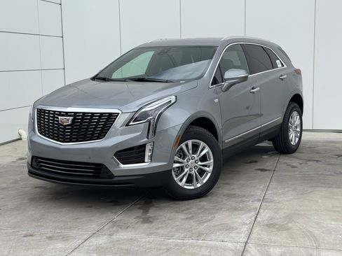 New 2025 Cadillac XT5 Luxury image 2