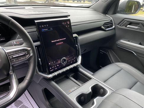 Used 2024 GMC Acadia Elevation image 24