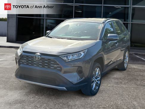Used 2019 Toyota RAV4 Limited FWD image 2