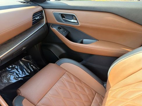 Used 2024 Nissan Rogue Platinum w/ Platinum Premium Package image 31