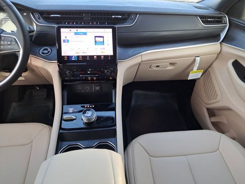 New 2025 Jeep Grand Cherokee Limited image 3