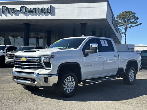 Used 2024 Chevrolet Silverado 2500 LTZ image 5