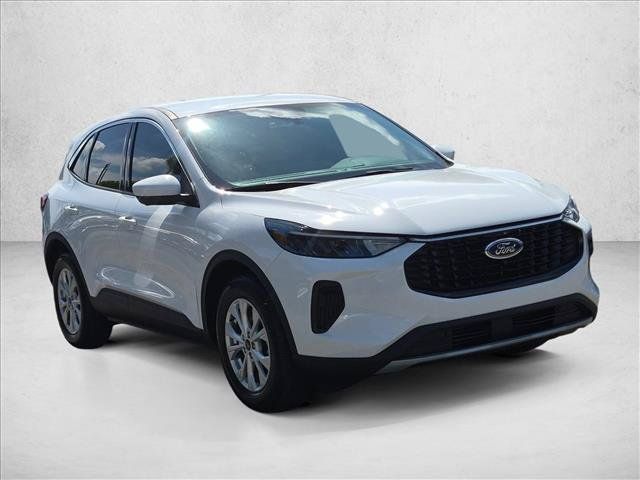 Used 2024 Ford Escape Active w/ Tech Pack #2 FWD image 3