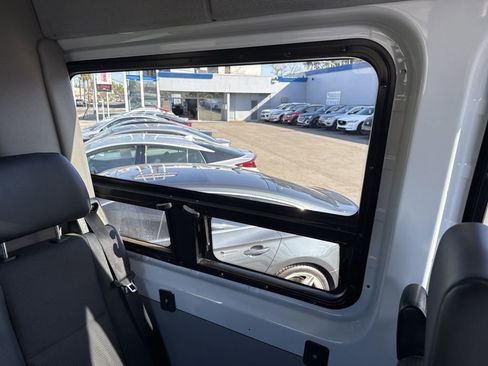 Used 2018 Mercedes-Benz Sprinter 2500 image 17