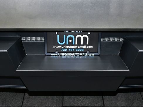 Used 2024 Tesla Cybertruck AWD Crew Cab image 93