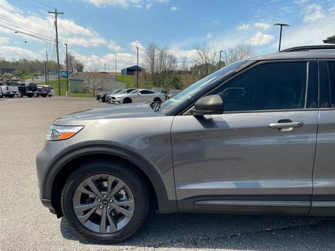 Used 2021 Ford Explorer XLT w/ Equipment Group 202A AWD/4WD image 2