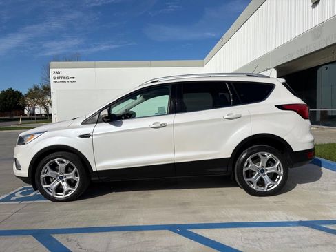 Used 2019 Ford Escape Titanium image 7