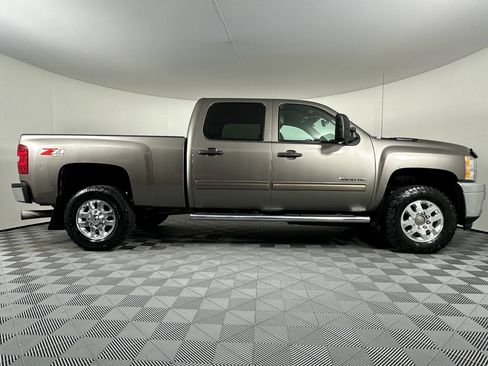 Used 2014 Chevrolet Silverado 3500 LT w/ Interior Plus Package AWD/4WD image 7