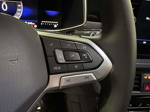 New 2026 Volkswagen Taos SE image 30