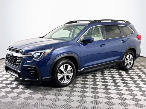 Used 2024 Subaru Ascent Premium w/ Convenience Package image 4