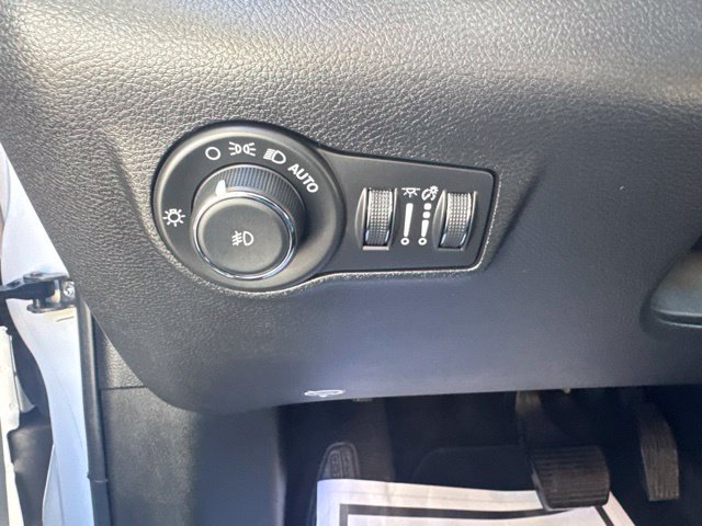 Used 2025 Jeep Compass Latitude AWD/4WD image 15