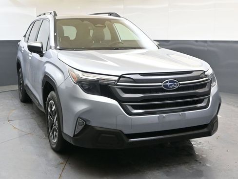 Certified 2025 Subaru Forester Premium AWD/4WD image 8