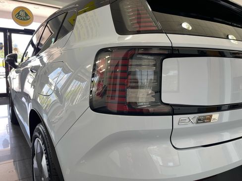 Used 2025 Volvo EX30 Ultra w/ Protection Package Premier AWD/4WD image 15