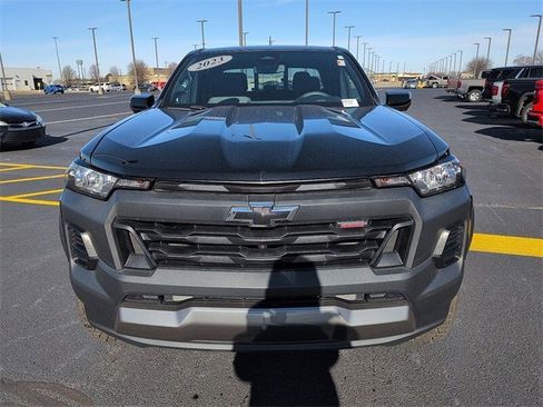 Used 2023 Chevrolet Colorado Trail Boss w/ Technology Package image 2