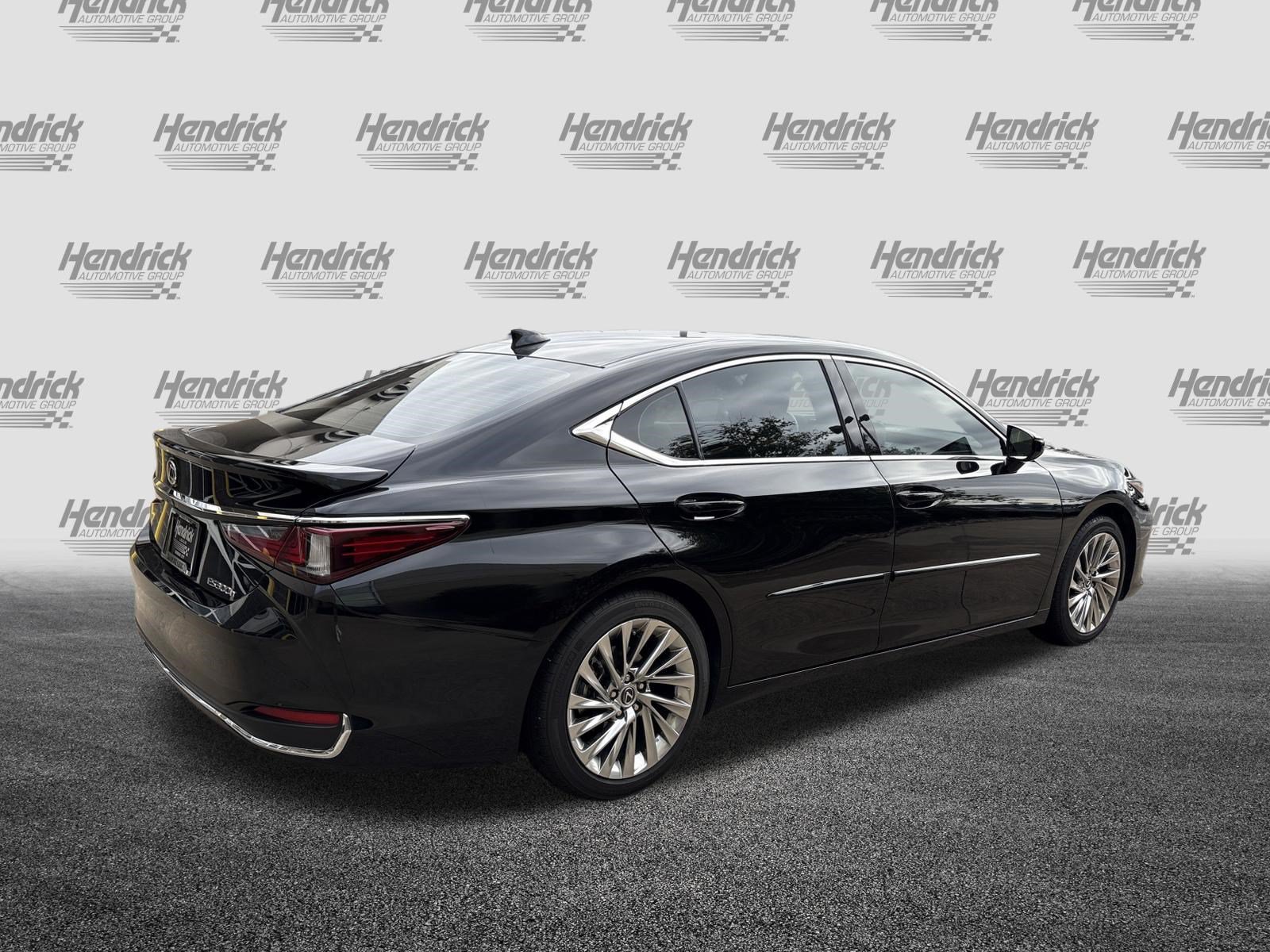 Used 2023 Lexus ES 300h w/ Protection Package (P2) FWD image 10