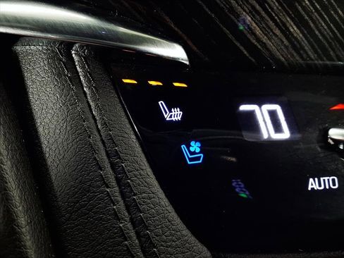 Used 2021 Cadillac XT6 Premium Luxury w/ LPO, ONYX Package image 15