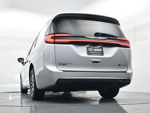 Used 2024 Chrysler Pacifica Limited FWD image 51