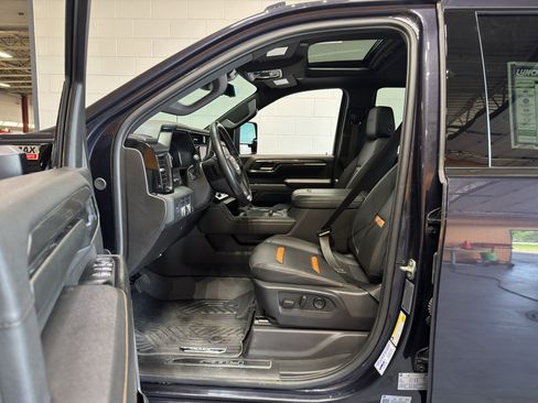 Used 2024 GMC Sierra 2500 AT4 w/ AT4 Premium Plus Package AWD/4WD image 16
