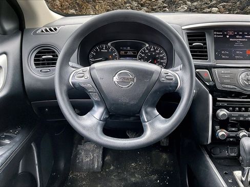 Used 2019 Nissan Pathfinder S image 5