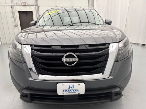 Used 2024 Nissan Pathfinder SV AWD/4WD image 2