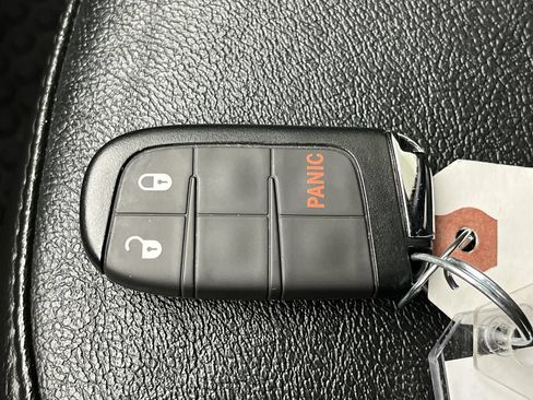 Used 2025 Jeep Compass Trailhawk AWD/4WD image 24