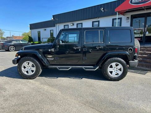 Used 2011 Jeep Wrangler Unlimited Sahara w/ Connectivity Group AWD/4WD image 10