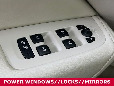 Used 2025 Volvo XC60 T8 Plus w/ Protection Package Premier image 21