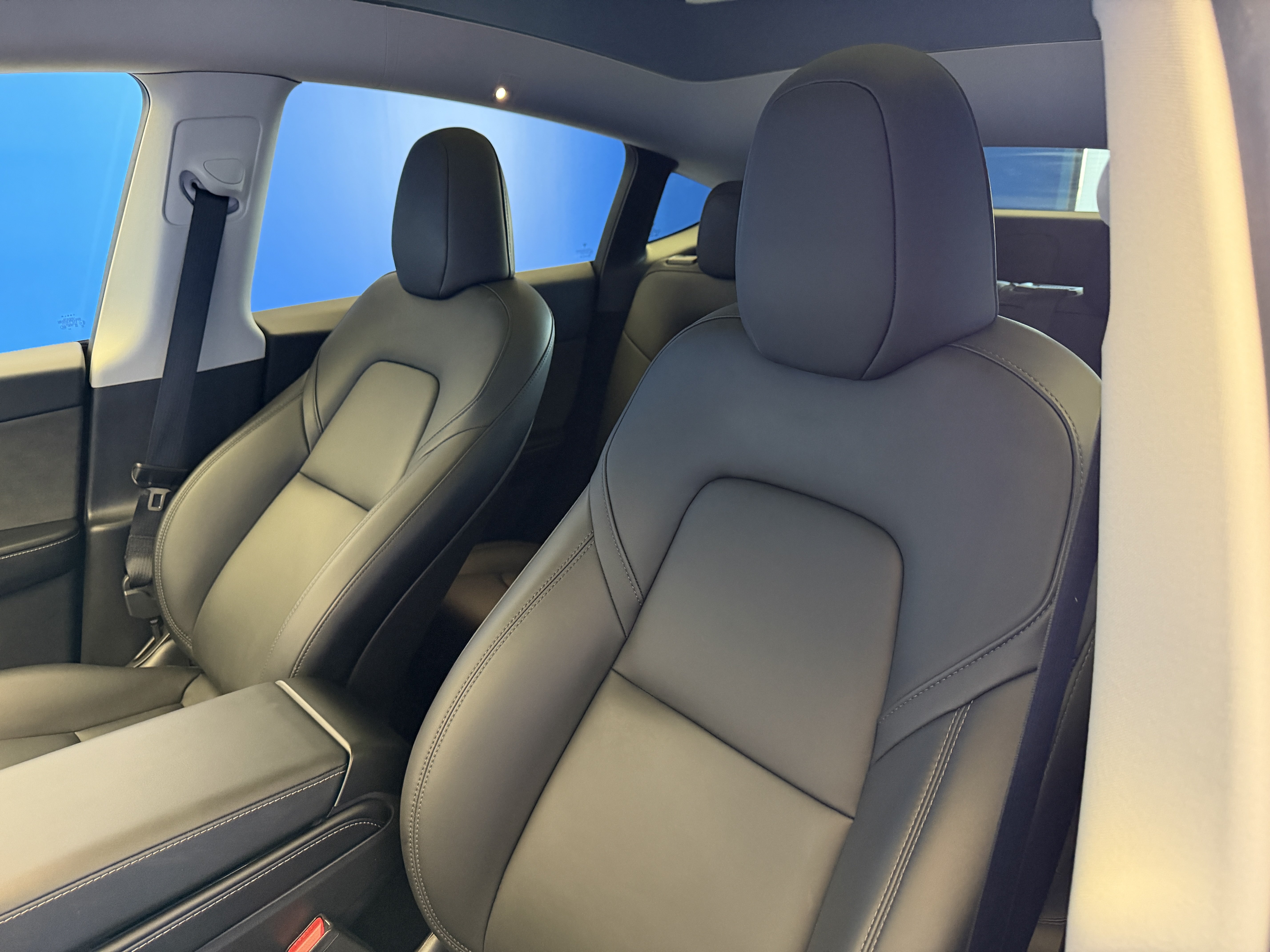 Used 2025 Tesla Model Y Long Range RWD image 13
