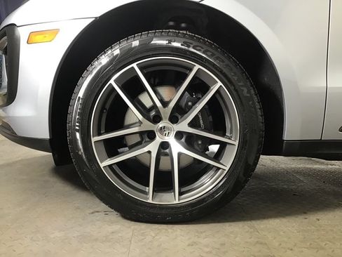 Certified 2026 Porsche Macan AWD/4WD image 11
