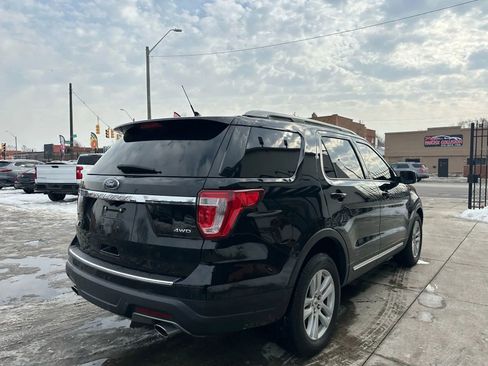 Used 2018 Ford Explorer XLT w/ Equipment Group 201A image 4