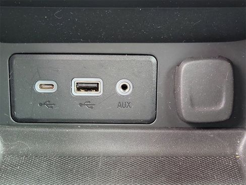 Used 2022 GMC Terrain SLE image 29