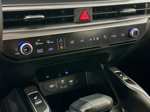 Used 2024 Kia Sorento S image 24