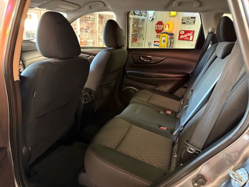 Used 2020 Nissan Rogue SV image 20