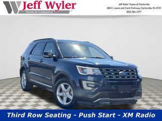 Used 2017 Ford Explorer XLT image 1