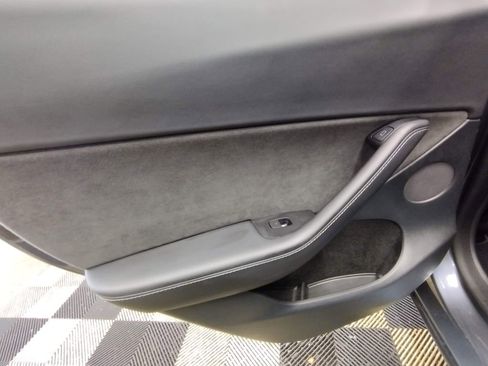 Used 2023 Tesla Model Y Long Range image 23