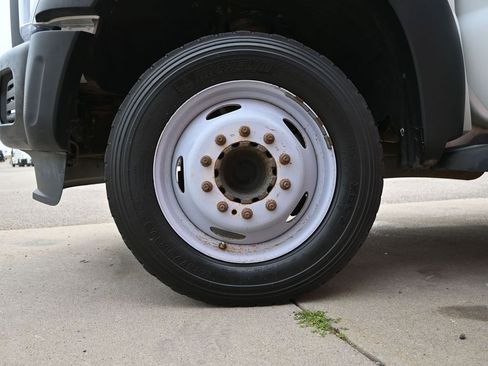 Used 2016 Ford F550 2WD Regular Cab Super Duty image 27