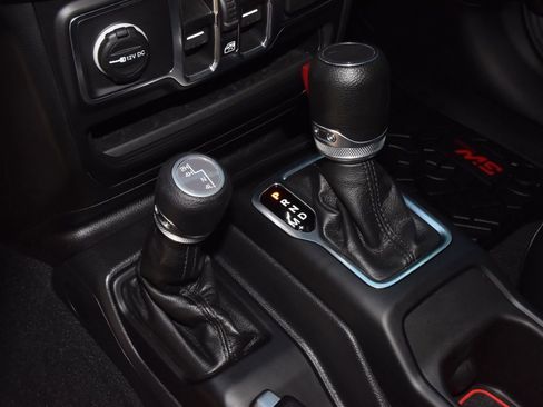 Used 2023 Jeep Gladiator Sport image 31