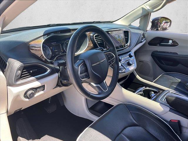 Used 2022 Chrysler Pacifica Limited FWD image 14