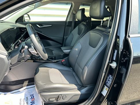 Certified 2025 Kia Niro EX FWD image 12