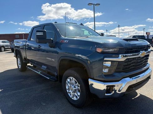 New 2026 Chevrolet Silverado 3500 LT image 3