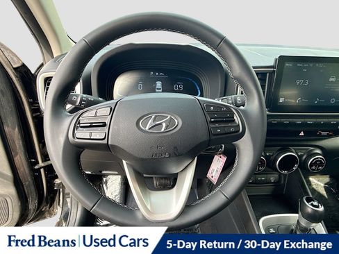 Used 2023 Hyundai Venue SEL FWD image 16