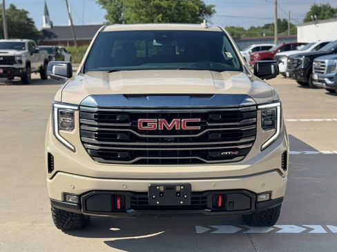 Used 2023 GMC Sierra 1500 AT4 w/ AT4 Preferred Package AWD/4WD image 8