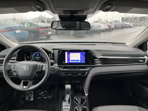 Used 2025 Toyota Camry LE image 32