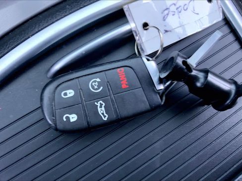 Used 2022 Dodge Charger SXT RWD image 14