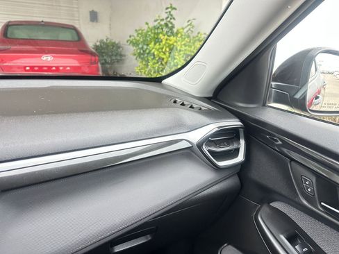 Used 2025 Chevrolet TrailBlazer LT image 35