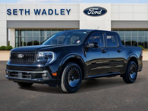 Used 2025 Ford Maverick Lobo image 3