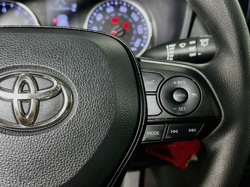 Used 2020 Toyota RAV4 LE FWD image 19