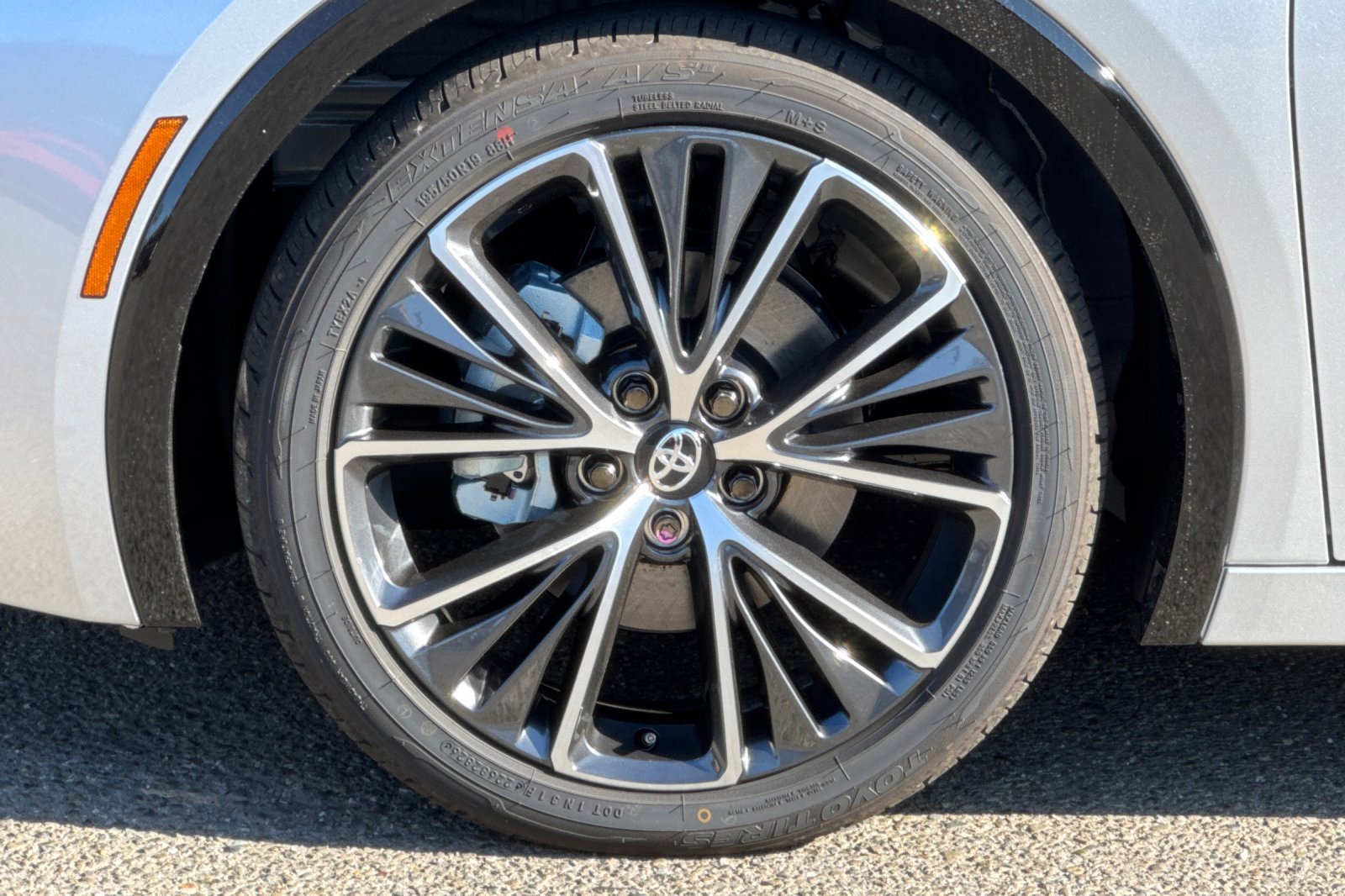 New 2027 Toyota Prius Limited AWD/4WD image 32