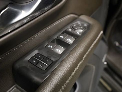 Used 2021 GMC Yukon Denali w/ Denali Premium Package image 18